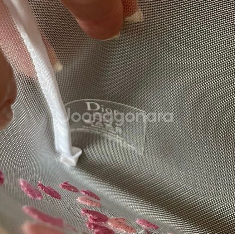 디올 뷰티 핑크 자수 매쉬 파우치--3