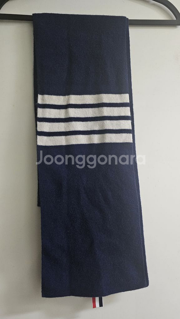 톰브라운 캐시미어 머플러 네이비 팝니다--2