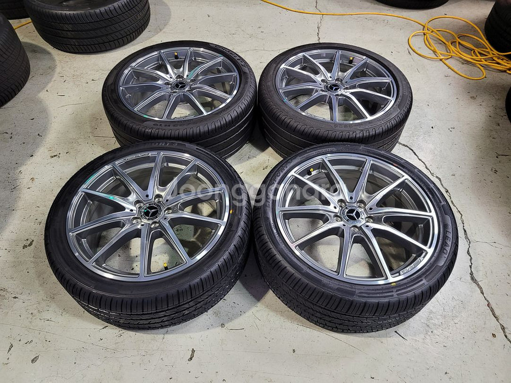벤츠W 213 E클AMG 19인치 순정품휠타이어 한대분--0