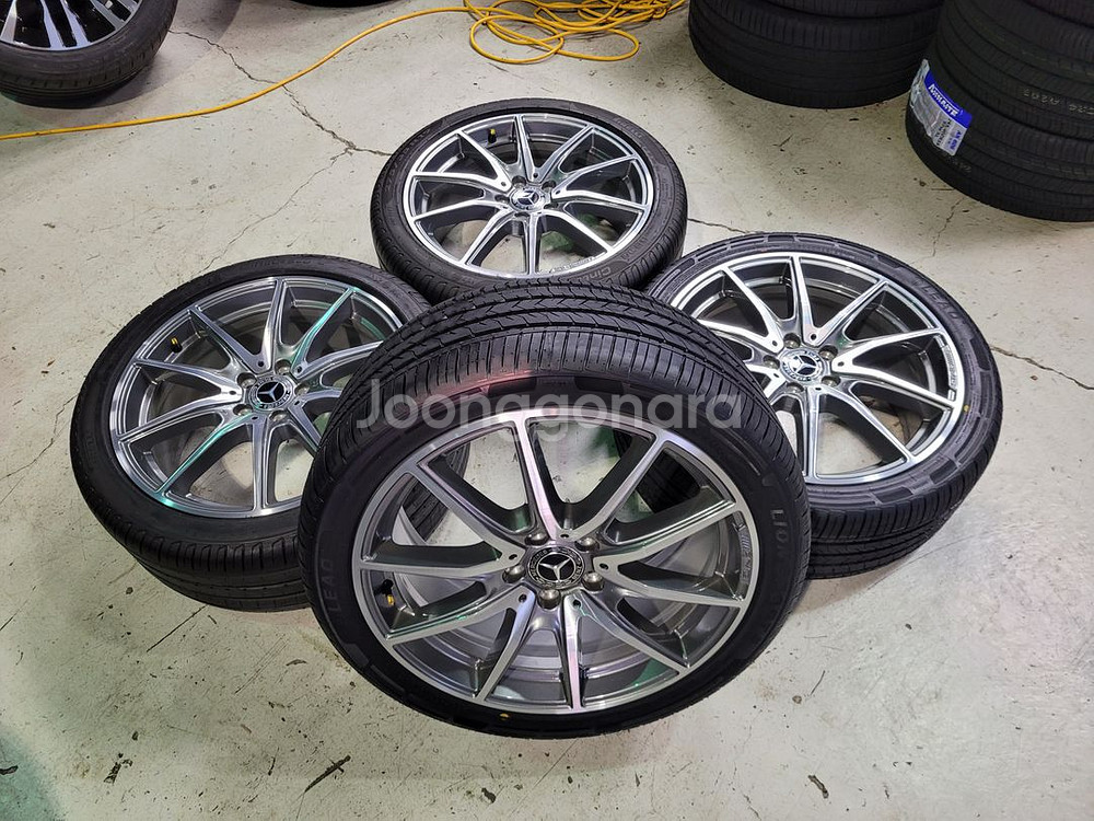 벤츠W 213 E클AMG 19인치 순정품휠타이어 한대분--4