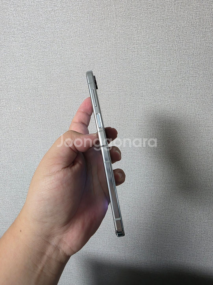 갤럭시 Z플립5 민트 256기가 A급 팝니다.--2