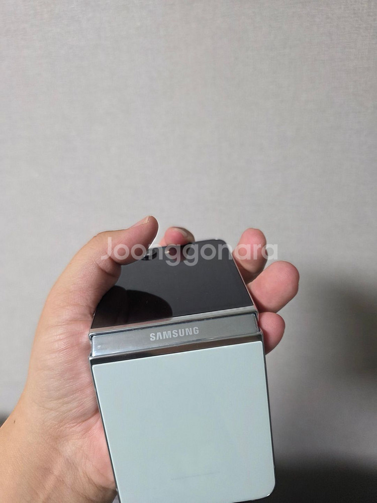 갤럭시 Z플립5 민트 256기가 A급 팝니다.--6