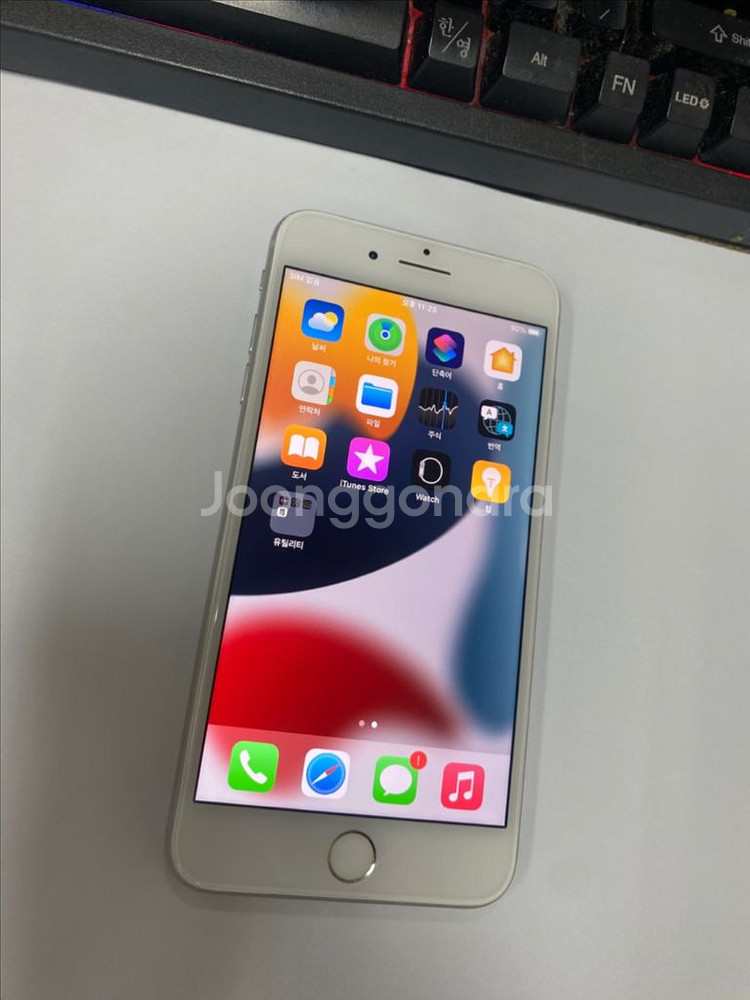 아이폰8플러스 실버 A급 64GB 배터리100%--1