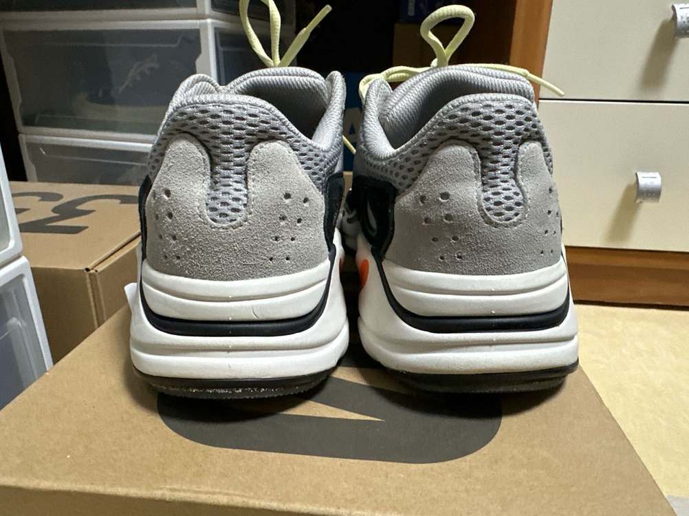 (260)이지부스트700 OG 웨이브러너 이미지