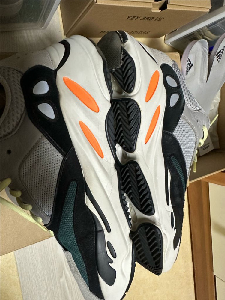 (260)이지부스트700 OG 웨이브러너 이미지