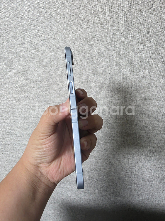 갤럭시 Z플립6 블루 256기가 SS급 팝니다--3