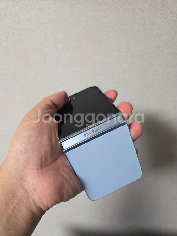 갤럭시 Z플립6 블루 256기가 SS급 팝니다--6