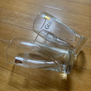 맥주 유리잔 4개(기네스, 오비라거)