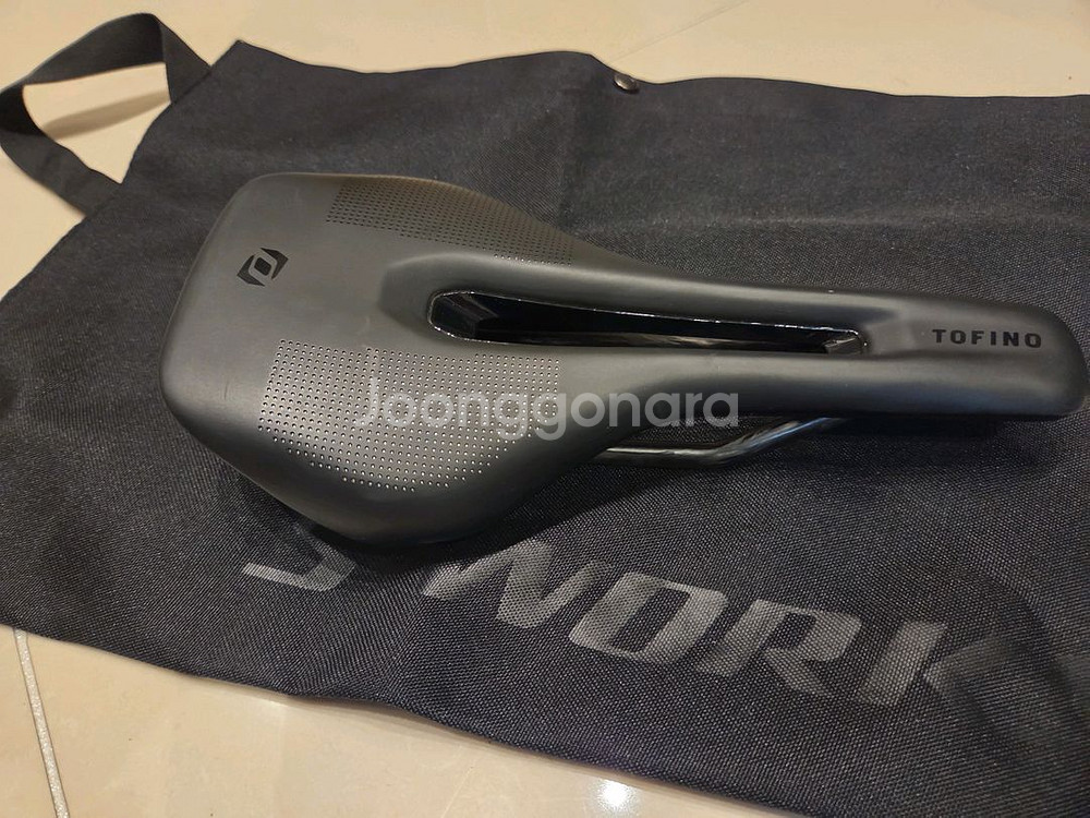 TOFINO R 1.0 CUT OUT SADDLE--0