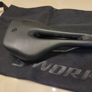 TOFINO R 1.0 CUT OUT SADDLE