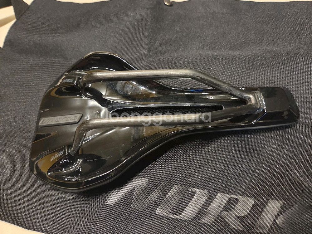 TOFINO R 1.0 CUT OUT SADDLE--2