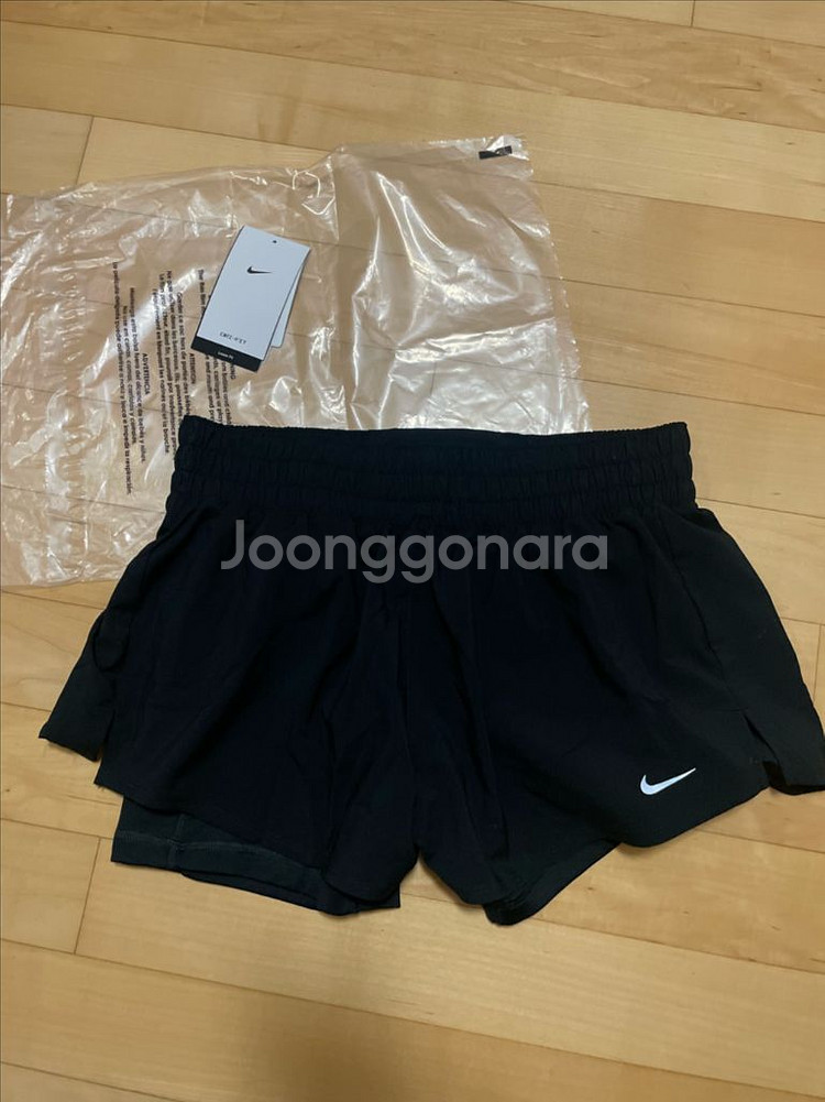 여성용 나이키 드라이핏 러닝 반바지 L(광주 백화점 구--0