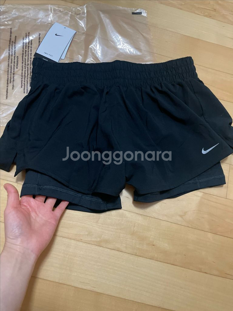 여성용 나이키 드라이핏 러닝 반바지 L(광주 백화점 구--1