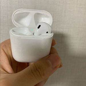 에어팟 2세대 본체 및 오른쪽 유닛