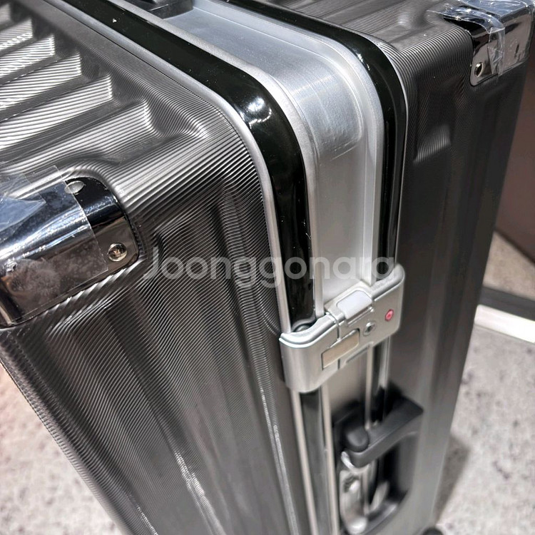 [새제품] 28인치 다크그레이 캐리어 TSA 금고형--4