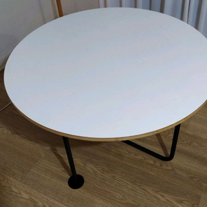 유아편집샵 아베쎄데키즈에서 제작한 테이블 팝니다