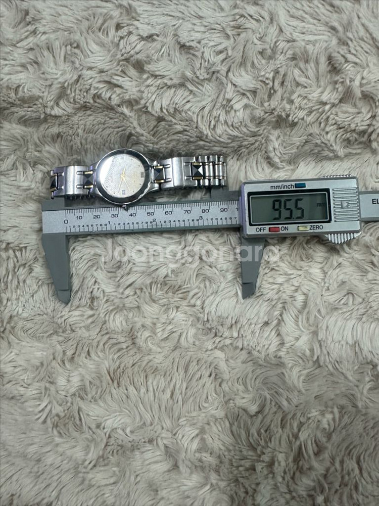 로만손 텅스텐 사파이어 크리스탈 쿼츠 시계 판매합니다.--9
