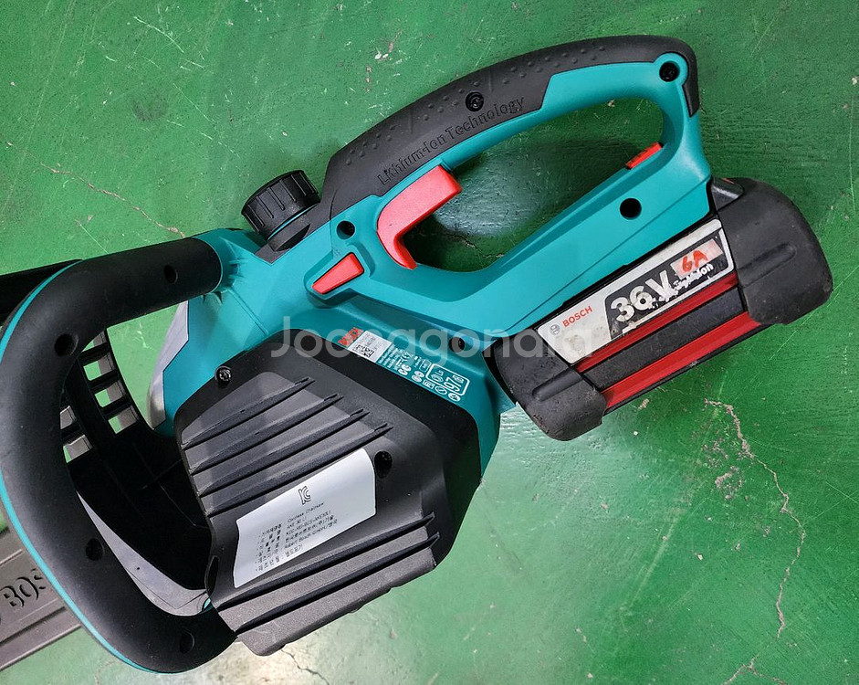 보쉬 36V 충전식 체인톱 (충전기X) AKE30LI--1