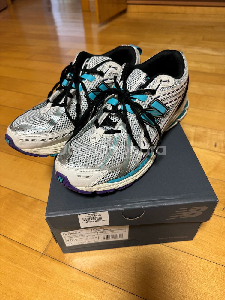 뉴발란스 1906 US10.5--1