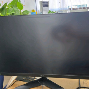 LG 24GS60F 모니터 팝니다.