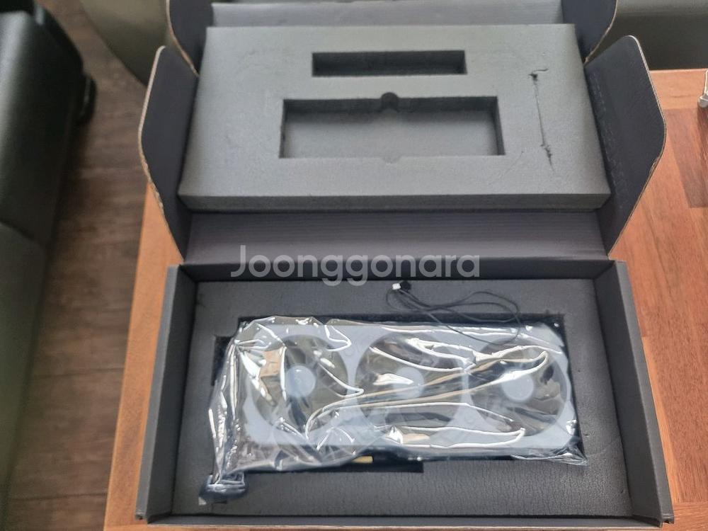 RTX 4070 Ti SUPER WHITE 그래픽카드--1