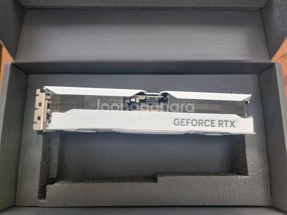 RTX 4070 Ti SUPER WHITE 그래픽카드--3