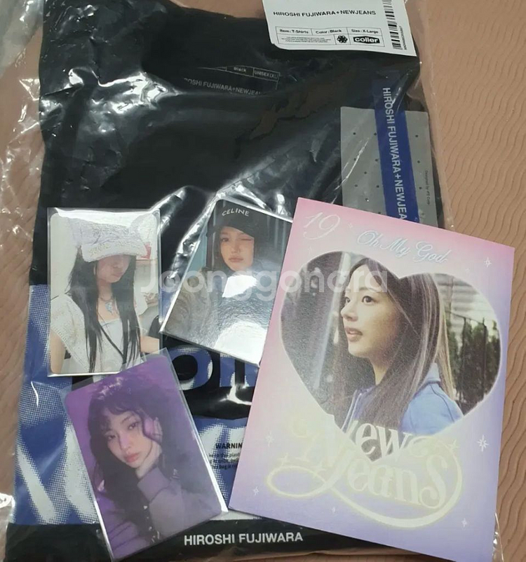 뉴진스 반팔 티셔츠 XL 일택포 원가판매+ 포카,엽서--1