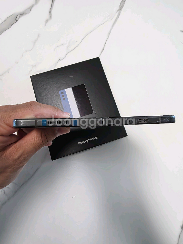 갤럭시 Z폴드5 1TB 그레이 색상 판매합니다~--4