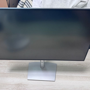델 u2723qe 27인치 4k 모니터