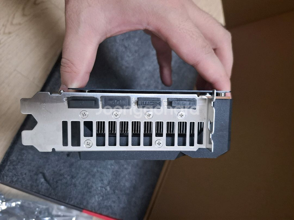 asus dual RX7600--1