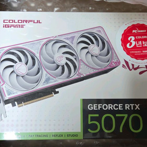 COLORFUL 지포스 RTX 5070 화이트 팝니다.