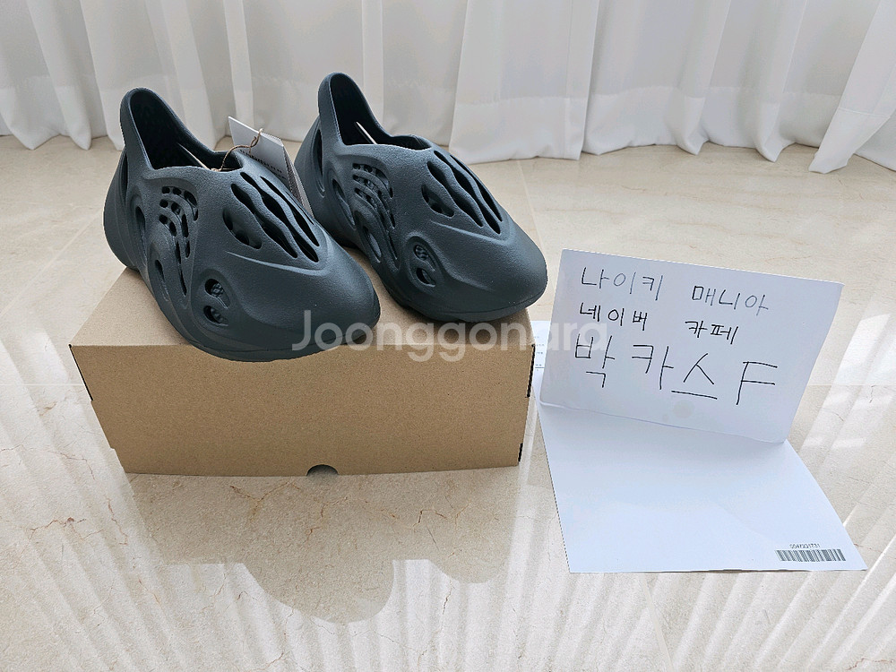 [265] 아디다스 이지 폼 러너 카본--0