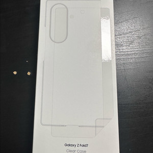 갤럭시 z폴드 7 클리어 케이스 팝니다