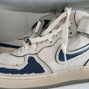 나이키 에어포스1 미드07 펄화이트 한정판 팝니다.