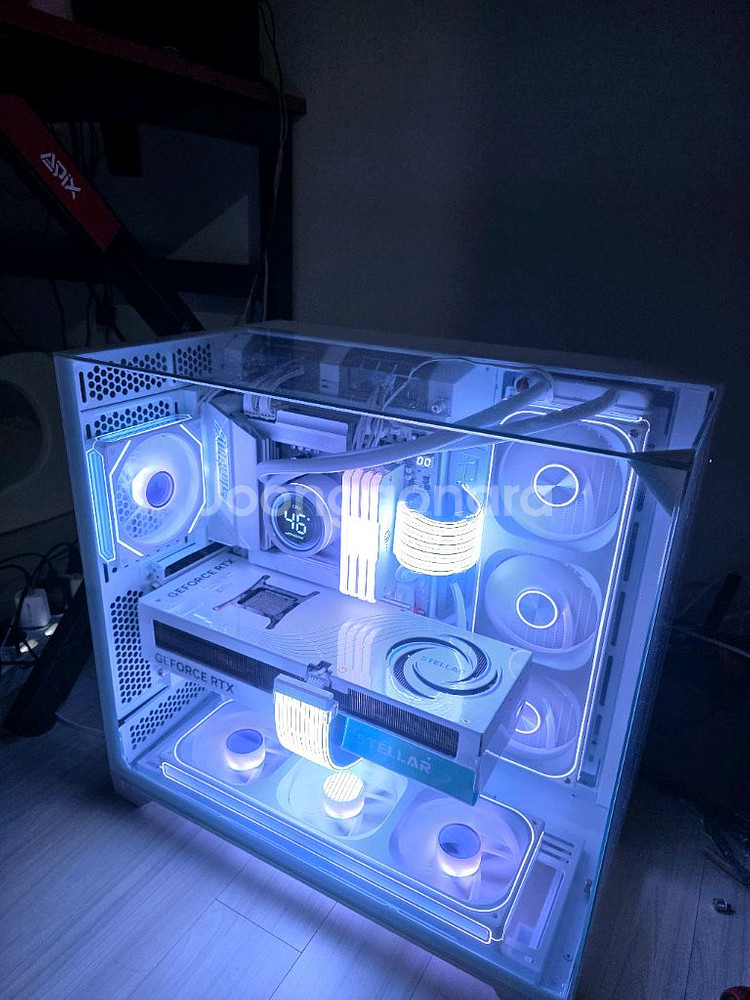라이젠7 9800X3D RTX5080 본체 팝니다--1