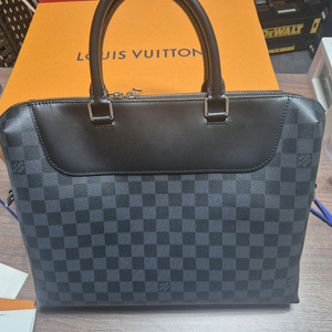 루이비통 도큐멍 주르 서류가방 미사용 새제품