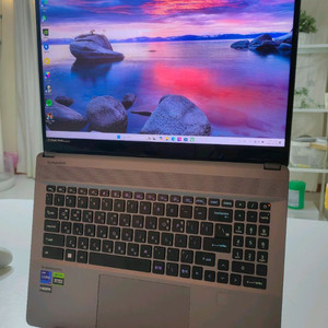 msi z16hx studio 4070 노트북 팝니다