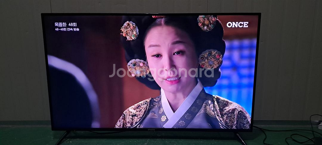 4167 폴라노이드 55인치 스탠드 UHD+LED TV--0