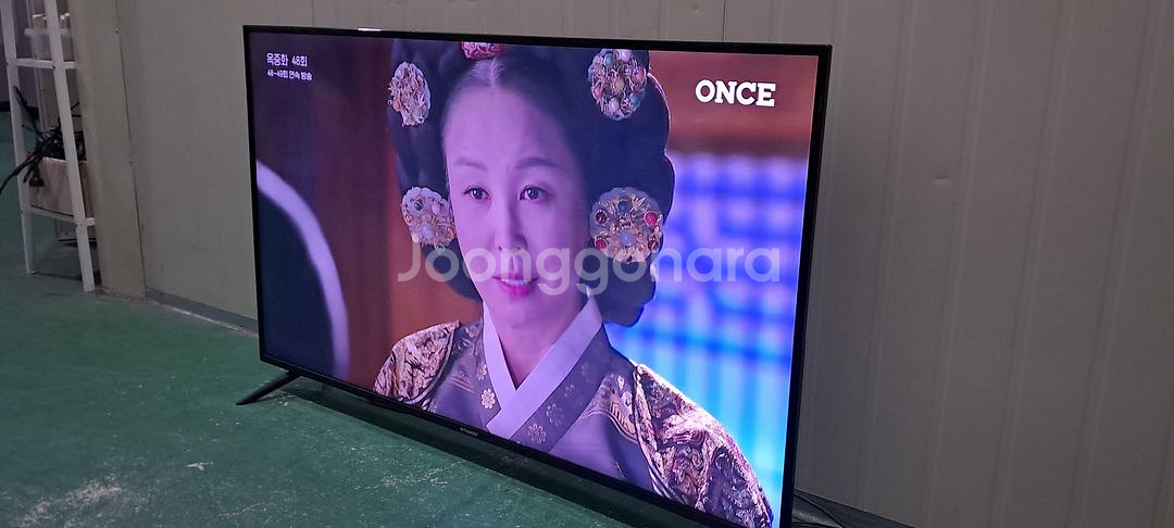 4167 폴라노이드 55인치 스탠드 UHD+LED TV--2