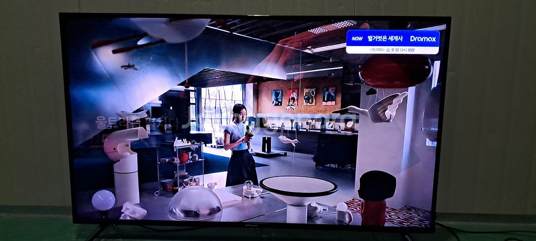 4167 폴라노이드 55인치 스탠드 UHD+LED TV--6