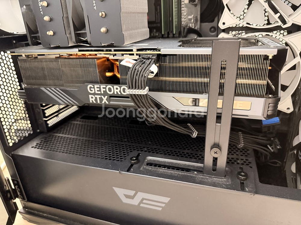 기가바이트 RTX 4090 판매합니다--1