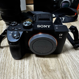 SONY A7M3 미러리스카메라 풀박스 팝니다!