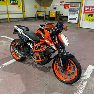 듀크 390 18년식 이번주만 이가격