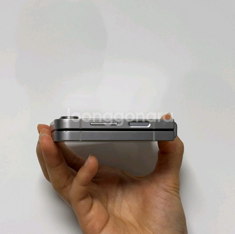 갤럭시 Z Flip6 256 실버쉐도우--10