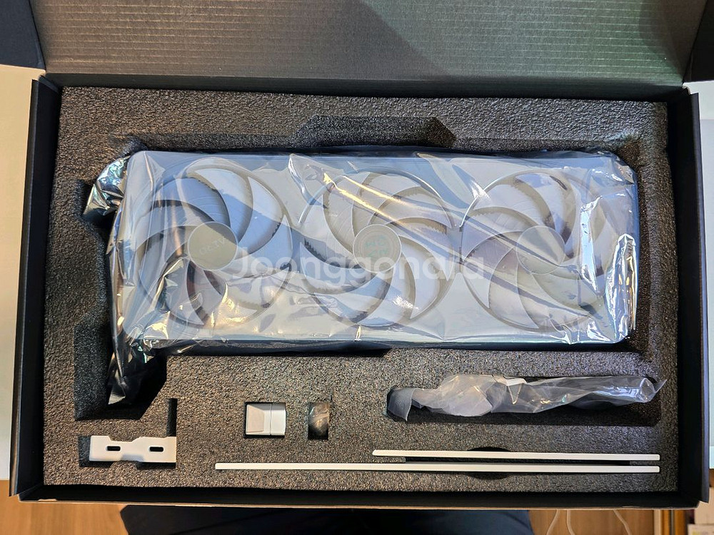 기가바이트 5070Ti 에어로--7