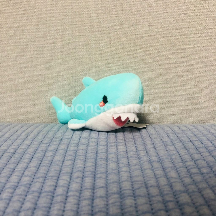 민트 상어 키링--1