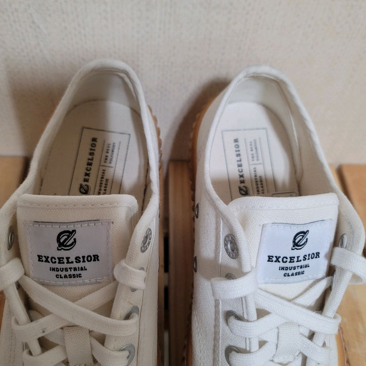 엑셀시오르 볼트 로우 스니커즈 250 이미지