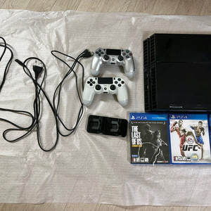 ps4본체+듀얼쇼크2개+타이틀3개+거치대