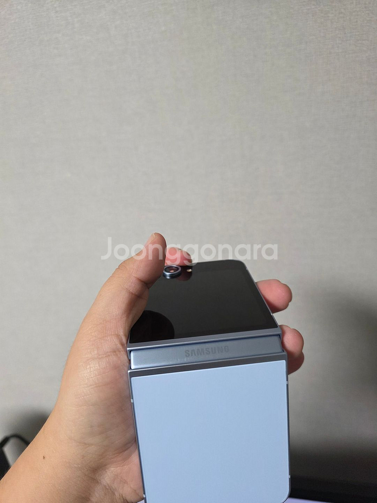 갤럭시 Z플립6 블루 256기가 SS급 팝니다--6