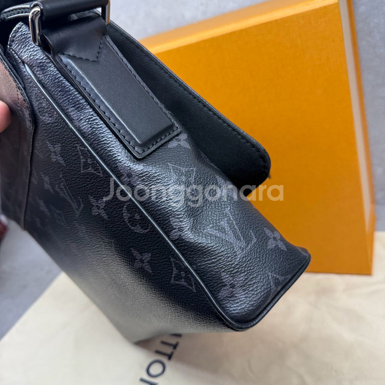 루이비통 이클립스 디스트릭트 메신저백 PM--2